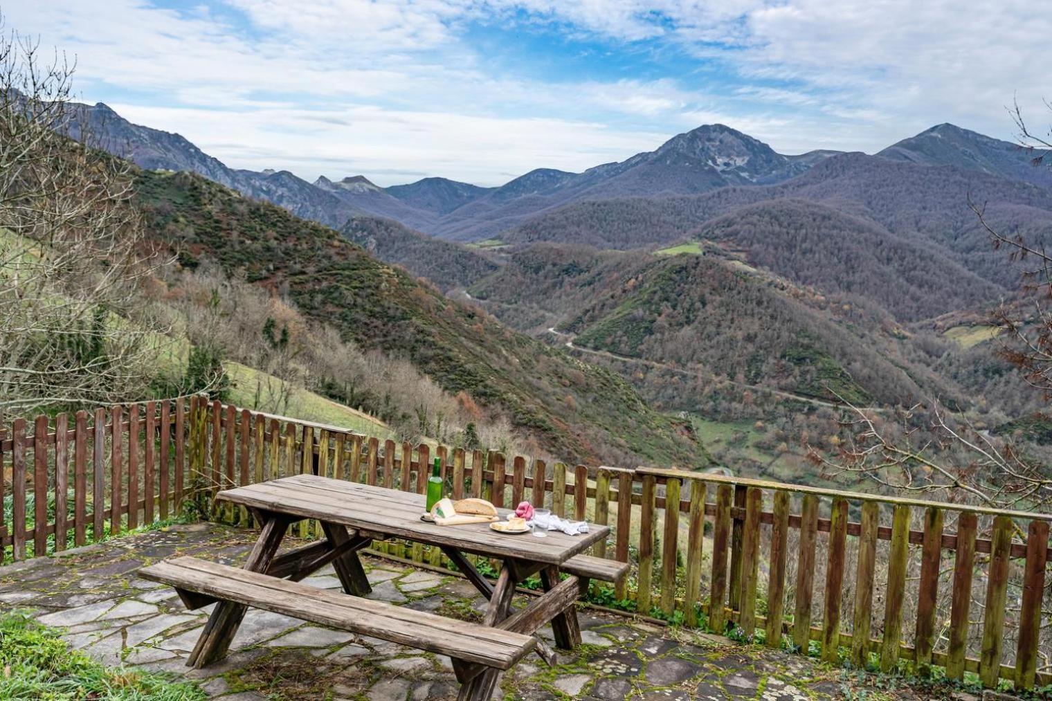 Ferienwohnung Montegrande Entorno Magico Rodeado De Montanas La Plaza Exterior foto